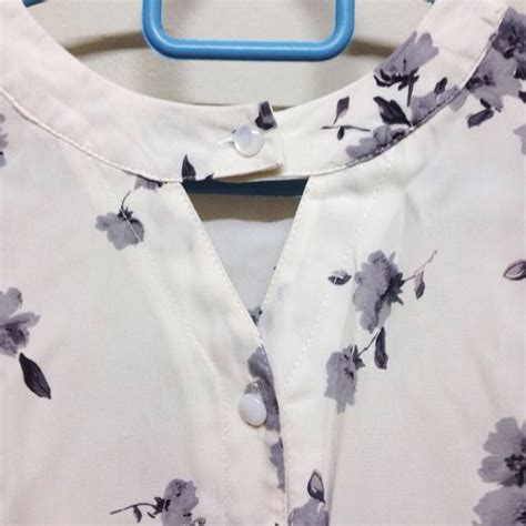 Mayuki Floral Keyhole Blouse Women S Fashion Tops Blouses On Carousell