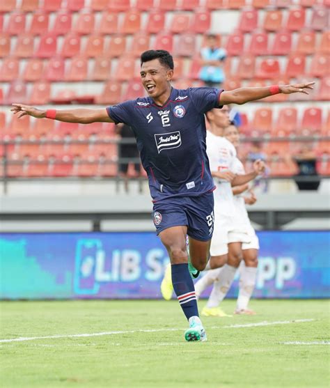 Malang Post Kalahkan Persija Arema Fc Lepas Zona Degradasi