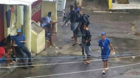 Traficantes Da Maior Facção Criminosa Do Rio Tentam Tomar A Favela Jorge Turco Ocupada Pelo