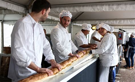 Cest Excellent French Bakers Break Guinness Record For The Worlds