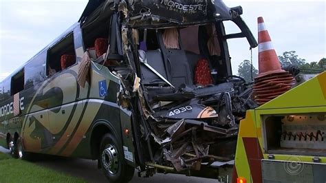 Acidente Entre ônibus E Caminhão Deixa Mais De 15 Feridos Em Rodovia No