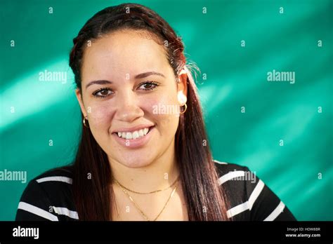 Teen girl hispanic latina Fotos und Bildmaterial in hoher Auflösung Alamy