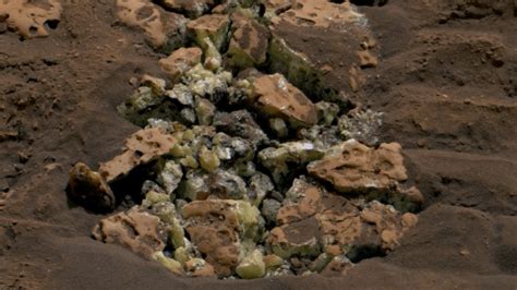 Nasas Curiosity Rover Finds Yellow Pure Sulfur Crystals On Mars