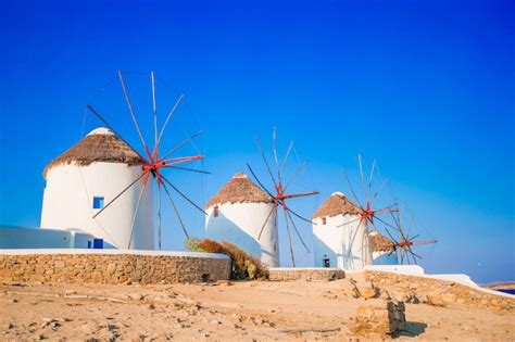 Vista Famosa De Moinhos De Vento Gregos Tradicionais Na Ilha De Mykonos