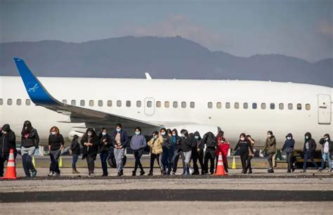 EE UU duplica en el año fiscal 2023 el número de indocumentados deportados