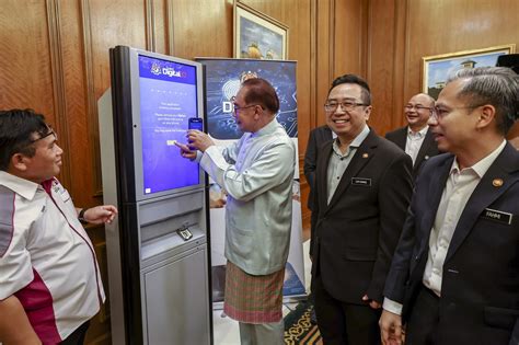 PM Anwar Individu Pertama Malaysia Miliki Digital ID TVS