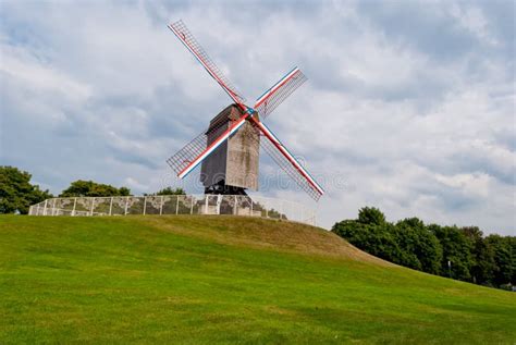 Originele Oude Windmolen in Brugge, België Stock Afbeelding - Image of ...