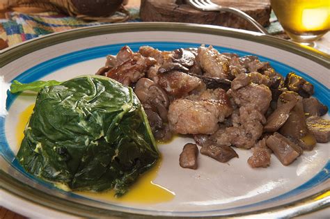 Straccetti Di Manzo Ai Funghi Con Tortino Di Bietole Agrodolce