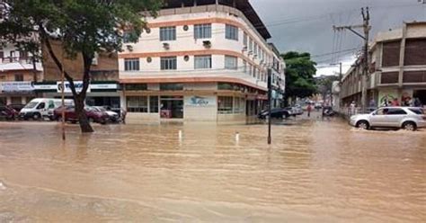 Fortes Chuvas Rio Cricar Transborda E Deixa Ruas Alagadas Em