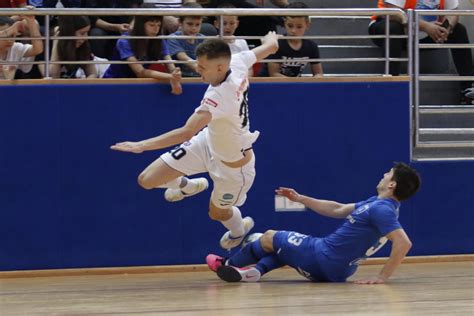 Slobodna Dalmacija Dinamo iz Dalmacije ide pjevajući odnijeli bodove