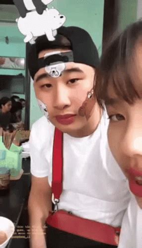 Peck Couple GIF - Peck Couple Kiss - Discover & Share GIFs