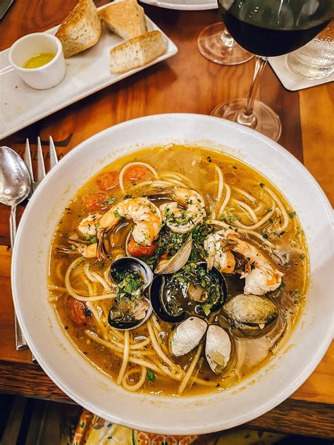 Best Must-Do Activities in Kauai, Hawaii on Vacation - Brown Eyed