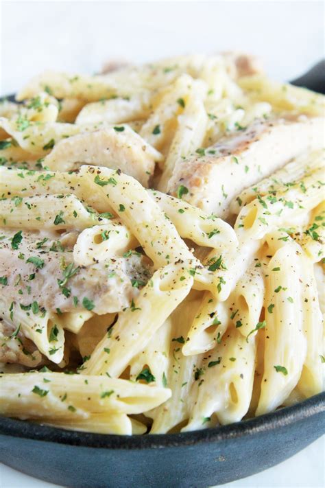 One Pot Garlic Alfredo Chicken Penne The Tasty Bite