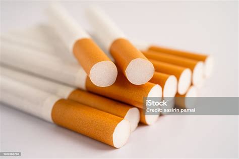 Rokok Tembakau Dalam Kertas Gulung Dengan Tabung Filter Konsep Dilarang