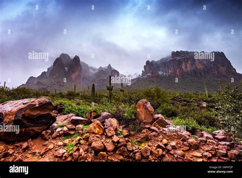 Superstition Mountains Lost Dutchman State Park In Apache Junction