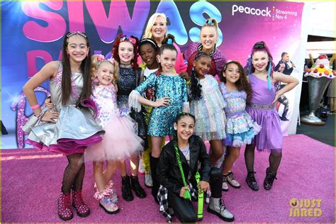 Jojo Siwa And Mom Jessalynn Attend Siwas Dance Pop Revolution Premiere Photo 1328773 Photo