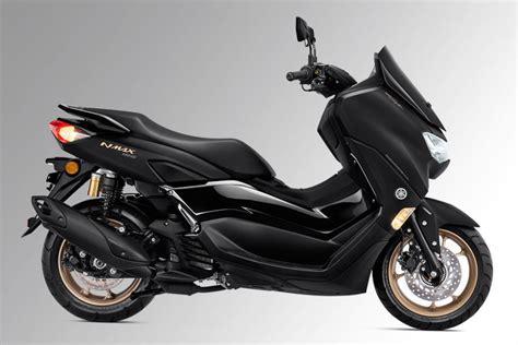 Yamaha Nmax Vs Honda Adv Photo Comparison Gallery Bikedekho