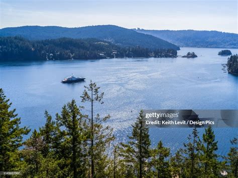 Quarry Rock Deep Cove North Vancouver High-Res Stock Photo - Getty Images