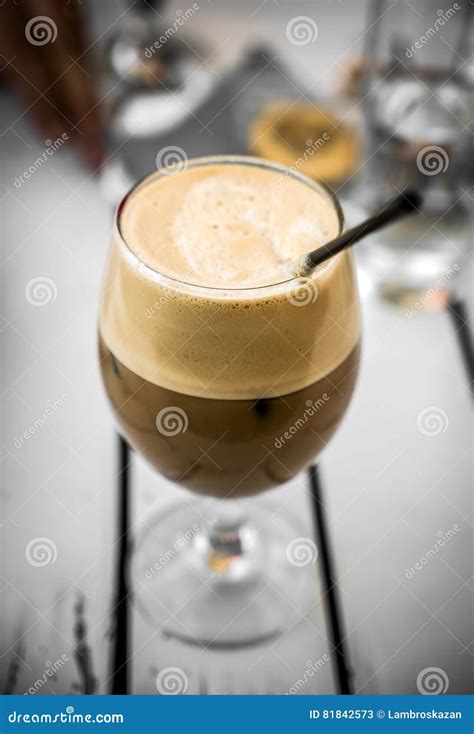 Cappuccino Freddo Kaffee Im Glas Mit Stroh Stockbild Bild Von