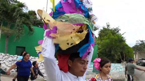 Danza Del Ramillete Y La Cabeza De Cochino En Honor A Santa In S De