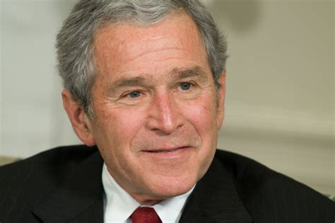 États Unis George W Bush se lance dans la biographie de son père