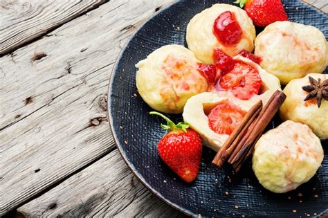 Alb Ndigas Tradicionales Europeas Con Frutos Rojos Alb Ndigas Con