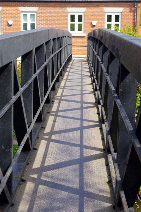 Footbridge To Mariner Walk Leeds Stephen McKay Cc By Sa 2 0