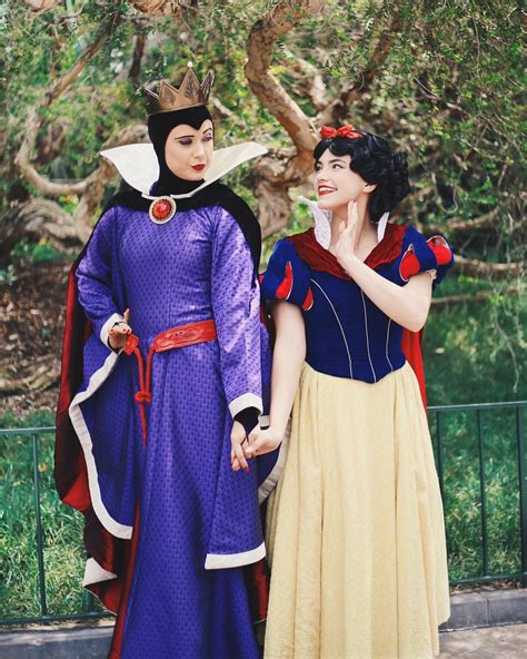 snow white and the evil queen | Disney cosplay, Disney, Disney face ...