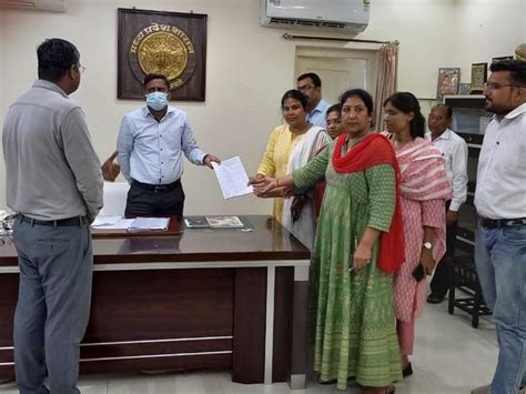 Tehsildar Naib Tehsildar Gave Memorandum To Collector Warned Of Pen