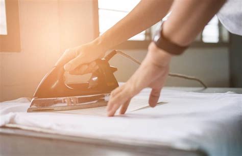 How To Iron Without An Ironing Board Alternatives Lovetoknow