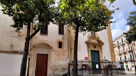 Marciapiede Dissestato In Corso Tukory Cade E Si Rompe Un Braccio Il