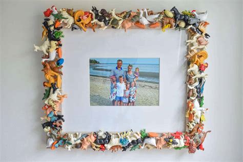 15 Creative DIY Picture Frames for Cool Walls