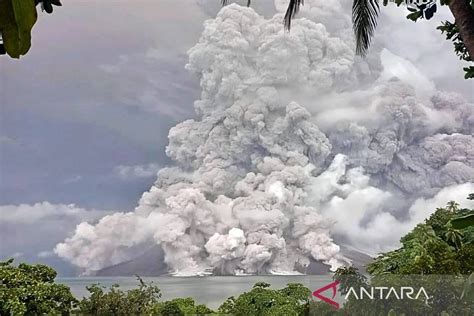 Gunung Ruang Meletus Muntahkan Abu Vulkanik Setinggi Km Genpi Co