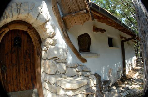 What Is A Cob House The Worlds Oldest Building Material Yardworship