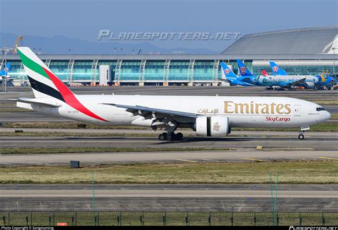 A Efn Emirates Boeing F H Photo By Songxiuming Id