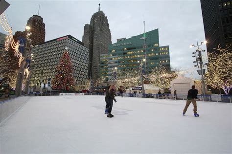 Photo of the Day for Dec. 16, 2015: Ice skating at Campus Martius | Ice skating, Photo, Campus