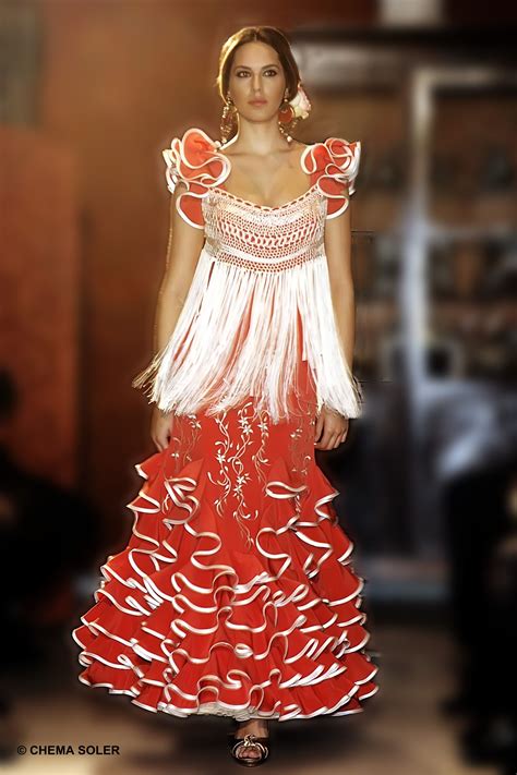 Trajes De Flamenca En Sevilla Moda Flamenca Desfile De Moda Trajes