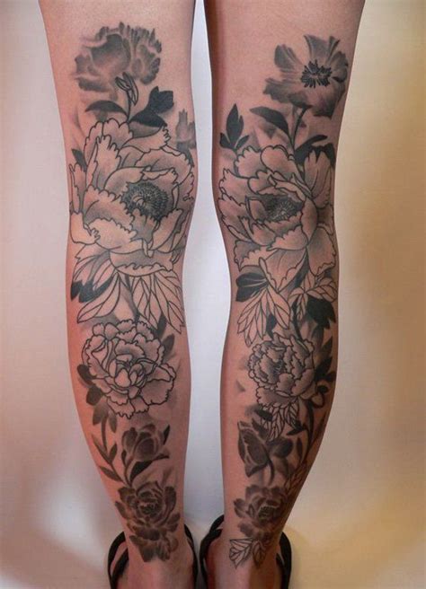 Another Flower Design That Reaches To The Lower Part Of The Thighs