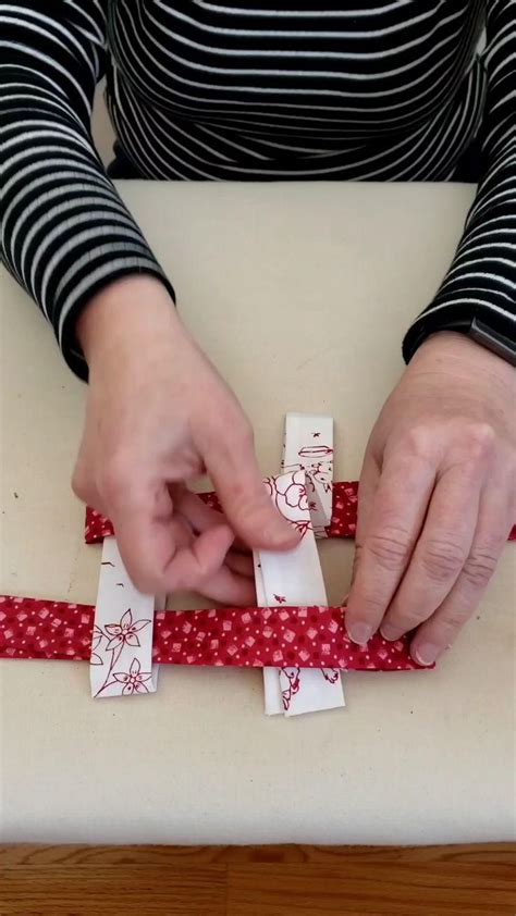 Pin By Roosje 8 On Quilt Diy Christmas Ornaments Fabric Christmas