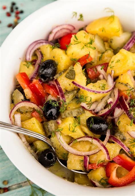 Salada De Batata Cebola Azeitonas Pimenta O Pepino Conservado E