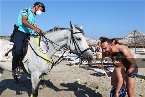 Turquie Les Gendarmes Cheval Assurent La S Curit Des C Tes D Izmir