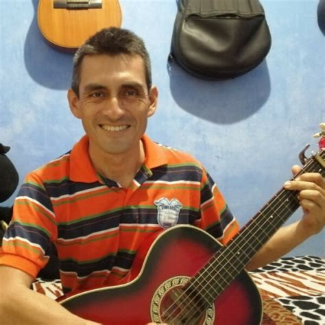 Hernán Profesor De Guitarra 120h