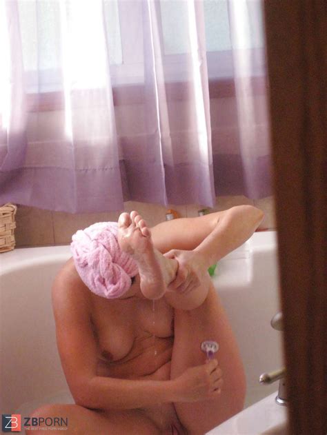 Smokin Torrid Cougar Pruning Slick ZB Porn