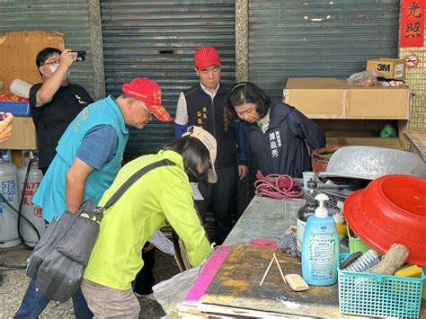 鳳山區7里聯合環境大掃蕩 陳盈秀副秘書長 籲請民眾積極清除積水容器 杜絕病媒蚊孳生 防範登革熱疫情流行