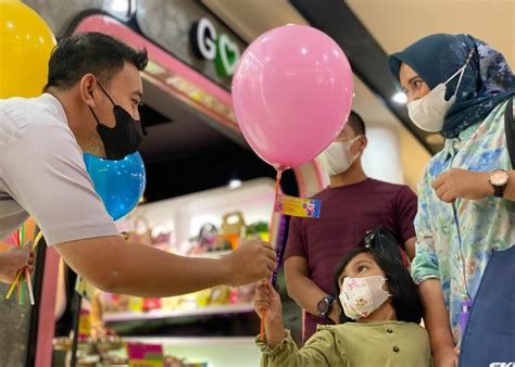 Rayakan HUT Ke 29 Mal Ciputra Semarang Bagikan Baloon Gift About