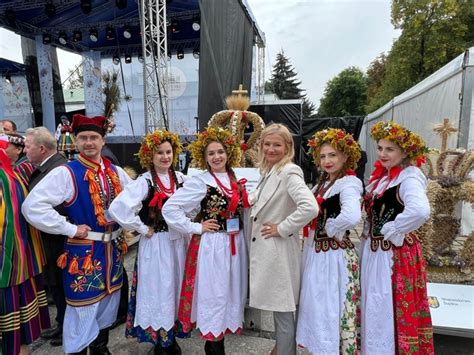 Wieniec dożynkowy z Poręby Radlnej jednym z najpiękniejszych w kraju