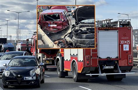 Koszmarna Kraksa Na S W Warszawie Trzy Auta Zmasakrowane S Ranni