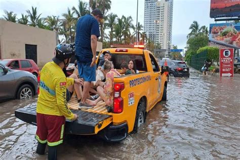 Hurac N Beatriz Dej Un Muerto E Inundaciones En Estados De M Xico