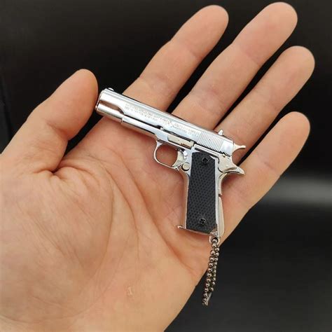 Born Pretty Fidget Toy Glock Keychain Mini Metal Desert Eagle Glock