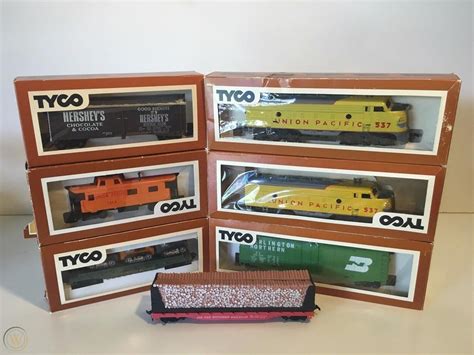 Vintage Set Of 1970s Tyco Model Train Cars And Various Track Accessories